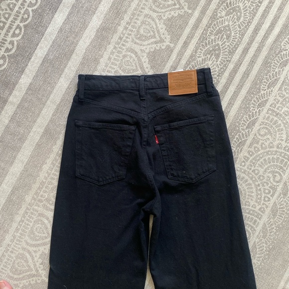 Levi’s Premium Ribcage Straight Ankle Denim in Black Sprout - Picture 12 of 16